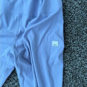Vuori Performance Leggings - Lavender Ice Size Medium